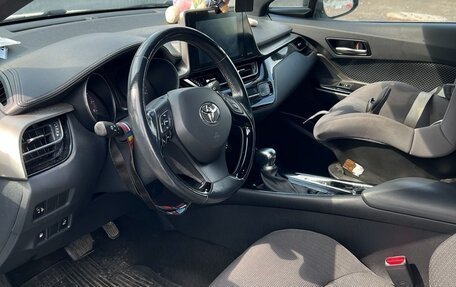 Toyota C-HR I рестайлинг, 2019 год, 2 650 000 рублей, 28 фотография