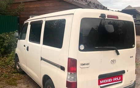 Toyota Town Ace IV, 2013 год, 870 000 рублей, 3 фотография