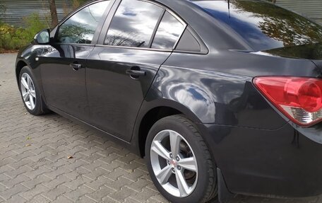 Chevrolet Cruze II, 2010 год, 750 000 рублей, 3 фотография