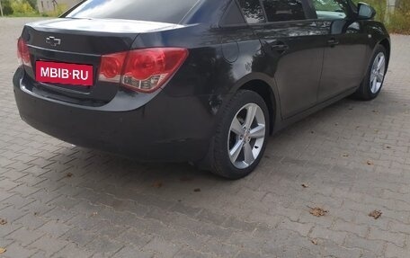Chevrolet Cruze II, 2010 год, 750 000 рублей, 4 фотография