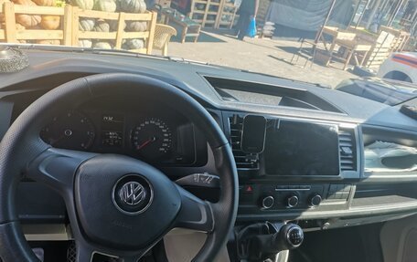 Volkswagen Transporter T6 рестайлинг, 2017 год, 3 300 000 рублей, 10 фотография