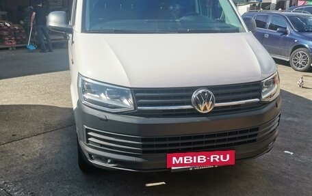 Volkswagen Transporter T6 рестайлинг, 2017 год, 3 300 000 рублей, 3 фотография
