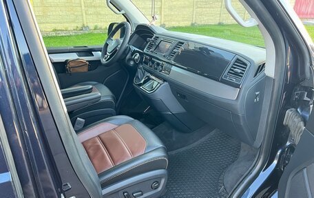 Volkswagen Multivan T6 рестайлинг, 2018 год, 4 600 000 рублей, 15 фотография