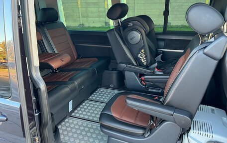 Volkswagen Multivan T6 рестайлинг, 2018 год, 4 600 000 рублей, 18 фотография