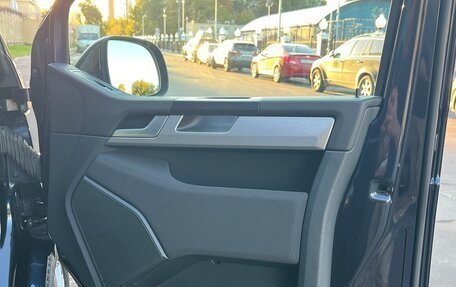 Volkswagen Multivan T6 рестайлинг, 2018 год, 4 600 000 рублей, 17 фотография