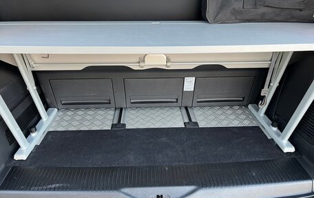 Volkswagen Multivan T6 рестайлинг, 2018 год, 4 600 000 рублей, 23 фотография