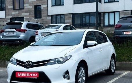 Toyota Auris II, 2014 год, 1 290 000 рублей, 2 фотография