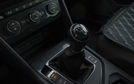 Volkswagen Tiguan II, 2019 год, 2 690 000 рублей, 15 фотография