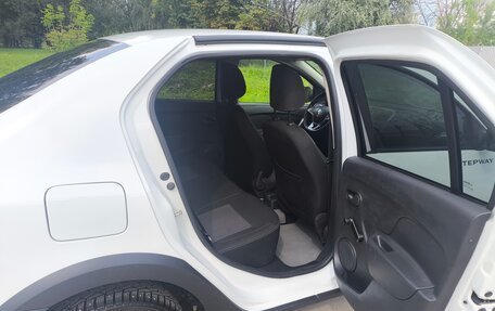 Renault Logan II, 2022 год, 1 090 000 рублей, 14 фотография