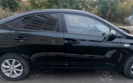 Hyundai Solaris II рестайлинг, 2021 год, 1 560 000 рублей, 3 фотография