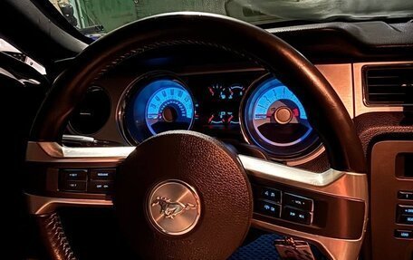 Ford Mustang VI рестайлинг, 2010 год, 1 799 000 рублей, 13 фотография