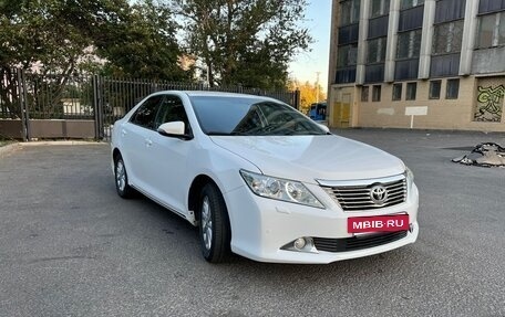 Toyota Camry, 2013 год, 1 800 000 рублей, 2 фотография