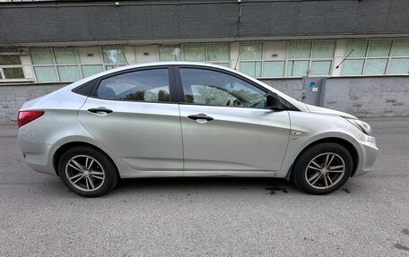 Hyundai Solaris II рестайлинг, 2012 год, 700 000 рублей, 4 фотография