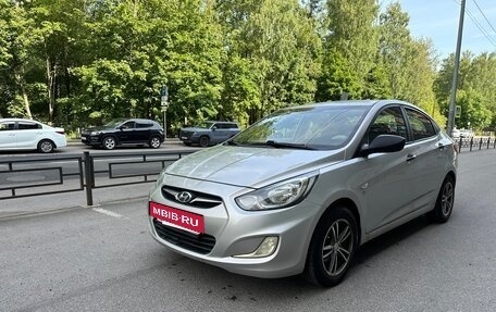 Hyundai Solaris II рестайлинг, 2012 год, 700 000 рублей, 3 фотография