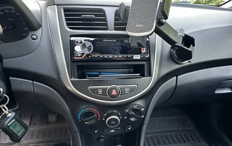 Hyundai Solaris II рестайлинг, 2012 год, 700 000 рублей, 18 фотография