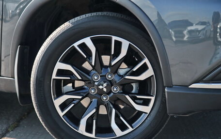 Mitsubishi Outlander III рестайлинг 3, 2021 год, 2 600 000 рублей, 3 фотография