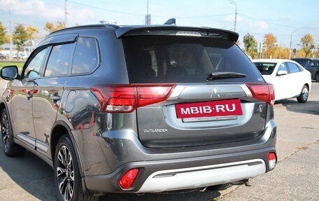 Mitsubishi Outlander III рестайлинг 3, 2021 год, 2 600 000 рублей, 7 фотография