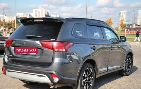Mitsubishi Outlander III рестайлинг 3, 2021 год, 2 600 000 рублей, 9 фотография