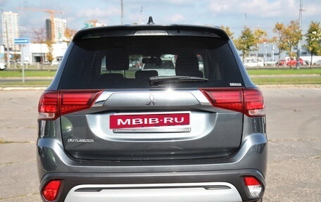 Mitsubishi Outlander III рестайлинг 3, 2021 год, 2 600 000 рублей, 8 фотография