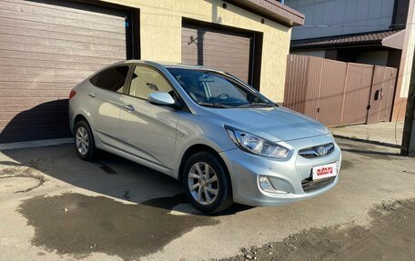 Hyundai Solaris II рестайлинг, 2011 год, 760 000 рублей, 2 фотография