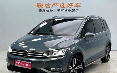 Volkswagen Touran III, 2022 год, 2 850 000 рублей, 1 фотография