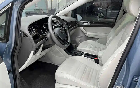 Volkswagen Touran III, 2022 год, 2 850 000 рублей, 7 фотография