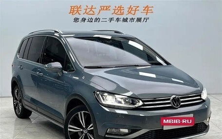 Volkswagen Touran III, 2022 год, 2 850 000 рублей, 3 фотография
