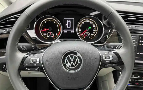 Volkswagen Touran III, 2022 год, 2 850 000 рублей, 10 фотография