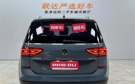 Volkswagen Touran III, 2022 год, 2 850 000 рублей, 5 фотография