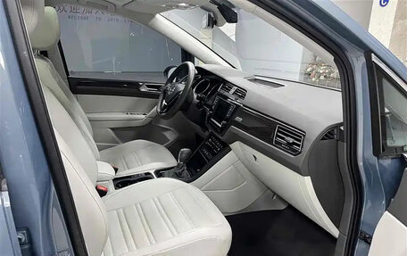 Volkswagen Touran III, 2022 год, 2 850 000 рублей, 13 фотография