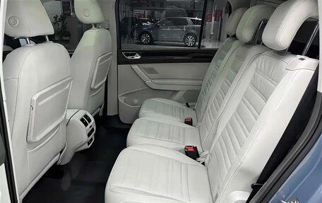 Volkswagen Touran III, 2022 год, 2 850 000 рублей, 8 фотография