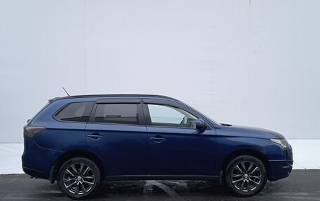 Mitsubishi Outlander III рестайлинг 3, 2013 год, 1 385 000 рублей, 4 фотография