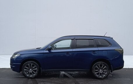 Mitsubishi Outlander III рестайлинг 3, 2013 год, 1 385 000 рублей, 5 фотография