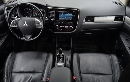Mitsubishi Outlander III рестайлинг 3, 2013 год, 1 385 000 рублей, 16 фотография