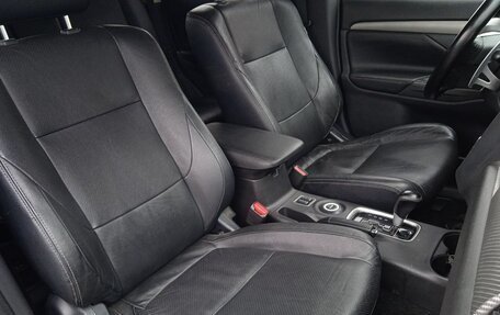 Mitsubishi Outlander III рестайлинг 3, 2013 год, 1 385 000 рублей, 18 фотография