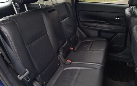 Mitsubishi Outlander III рестайлинг 3, 2013 год, 1 385 000 рублей, 19 фотография