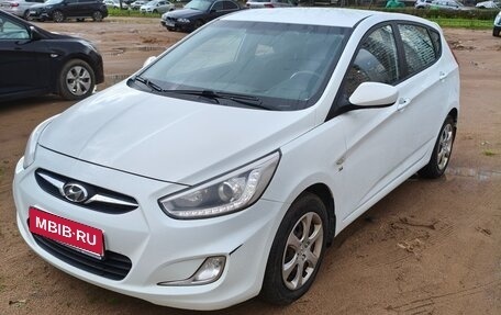 Hyundai Solaris II рестайлинг, 2013 год, 750 000 рублей, 1 фотография