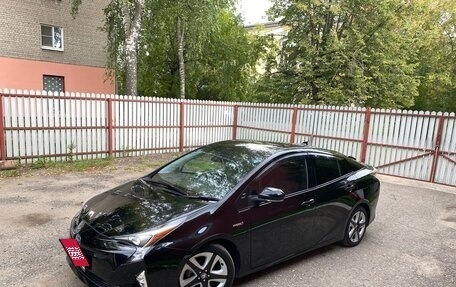 Toyota Prius IV XW50, 2016 год, 1 650 000 рублей, 1 фотография