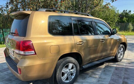 Toyota Land Cruiser 200, 2010 год, 2 550 000 рублей, 7 фотография