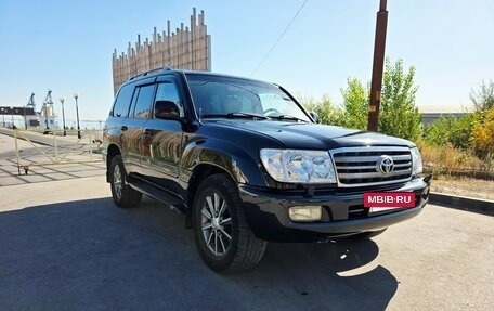 Toyota Land Cruiser 100 рестайлинг 2, 2006 год, 2 190 000 рублей, 3 фотография