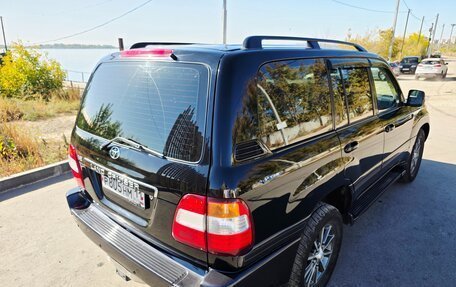 Toyota Land Cruiser 100 рестайлинг 2, 2006 год, 2 190 000 рублей, 13 фотография