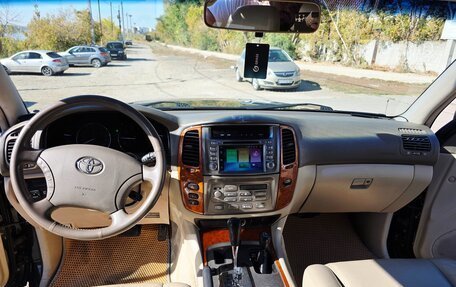 Toyota Land Cruiser 100 рестайлинг 2, 2006 год, 2 190 000 рублей, 17 фотография