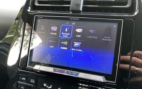 Toyota Prius IV XW50, 2016 год, 1 650 000 рублей, 5 фотография