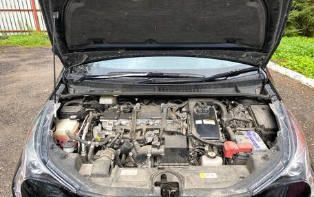 Toyota Prius IV XW50, 2016 год, 1 650 000 рублей, 7 фотография