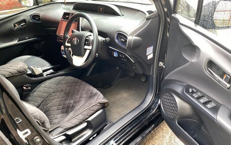 Toyota Prius IV XW50, 2016 год, 1 650 000 рублей, 9 фотография