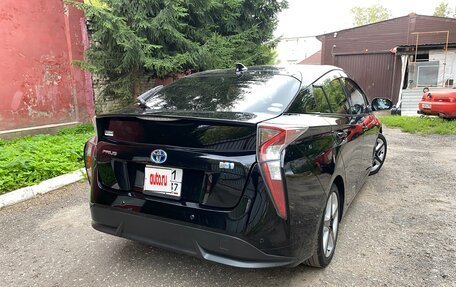 Toyota Prius IV XW50, 2016 год, 1 650 000 рублей, 18 фотография
