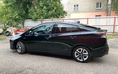 Toyota Prius IV XW50, 2016 год, 1 650 000 рублей, 16 фотография