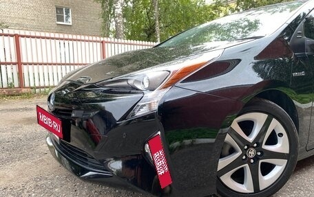 Toyota Prius IV XW50, 2016 год, 1 650 000 рублей, 14 фотография