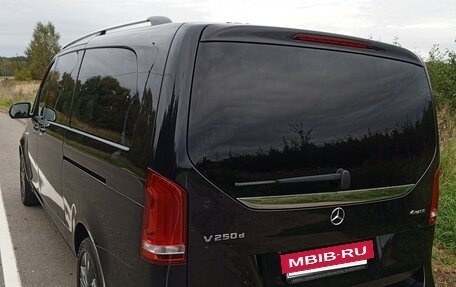 Mercedes-Benz V-Класс, 2018 год, 5 950 000 рублей, 3 фотография