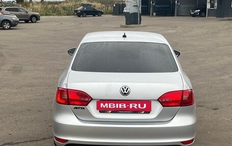 Volkswagen Jetta VI, 2013 год, 890 000 рублей, 6 фотография